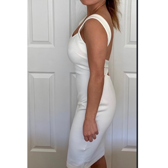 Windsor backless bodycon dress - Picture 4 of 5